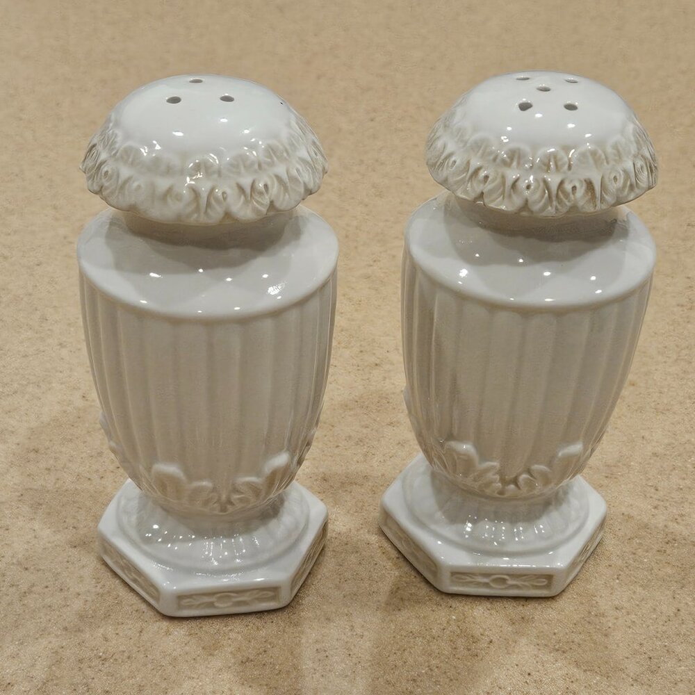 RARE LENOX BUTLERS PANTRY CLASSIC CERAMIC TALL SERVING SALT & PEPPER SHAKERS SET